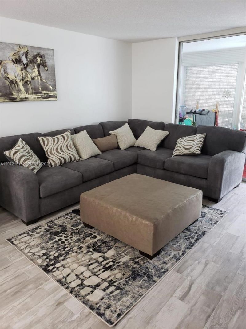 900 NE 12th Ave , Unit 302, Hallandale Beach, FL 33009 Photo