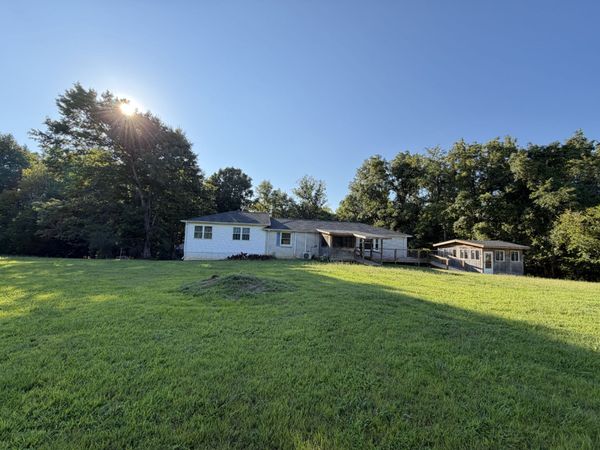 3662 Lake Rd, Woodlawn, TN 37191