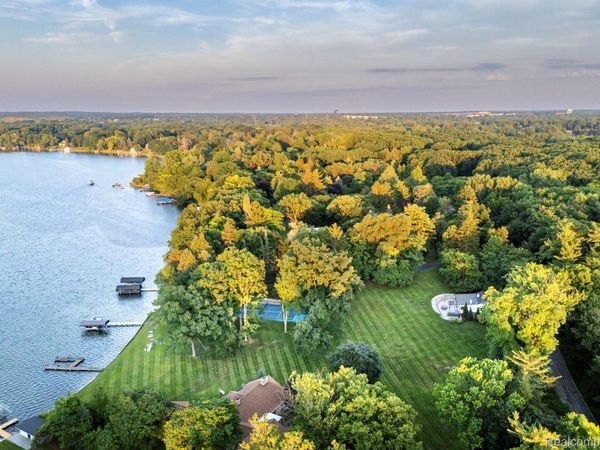 990 Lake Angelus Shores, Lake Angelus, Mi 48326