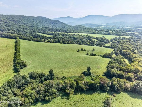 5210 Lowes Gap Rd, Pikeville, TN 37367