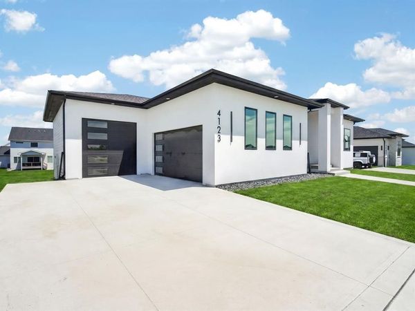 4123 Westgate Parkway, Clive, IA 50325