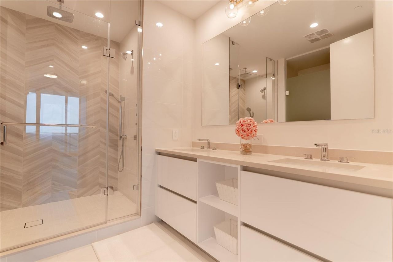 400 Central Avenue , Unit 2009, Saint Petersburg, FL 33701 Photo