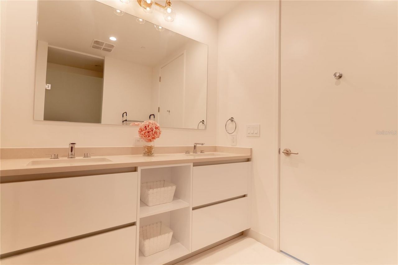 400 Central Avenue , Unit 2009, Saint Petersburg, FL 33701 Photo