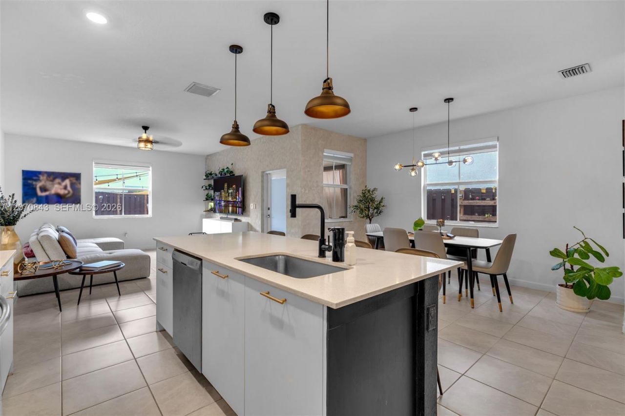 2380 NW 130th Ter , Miami, FL 33167 Photo