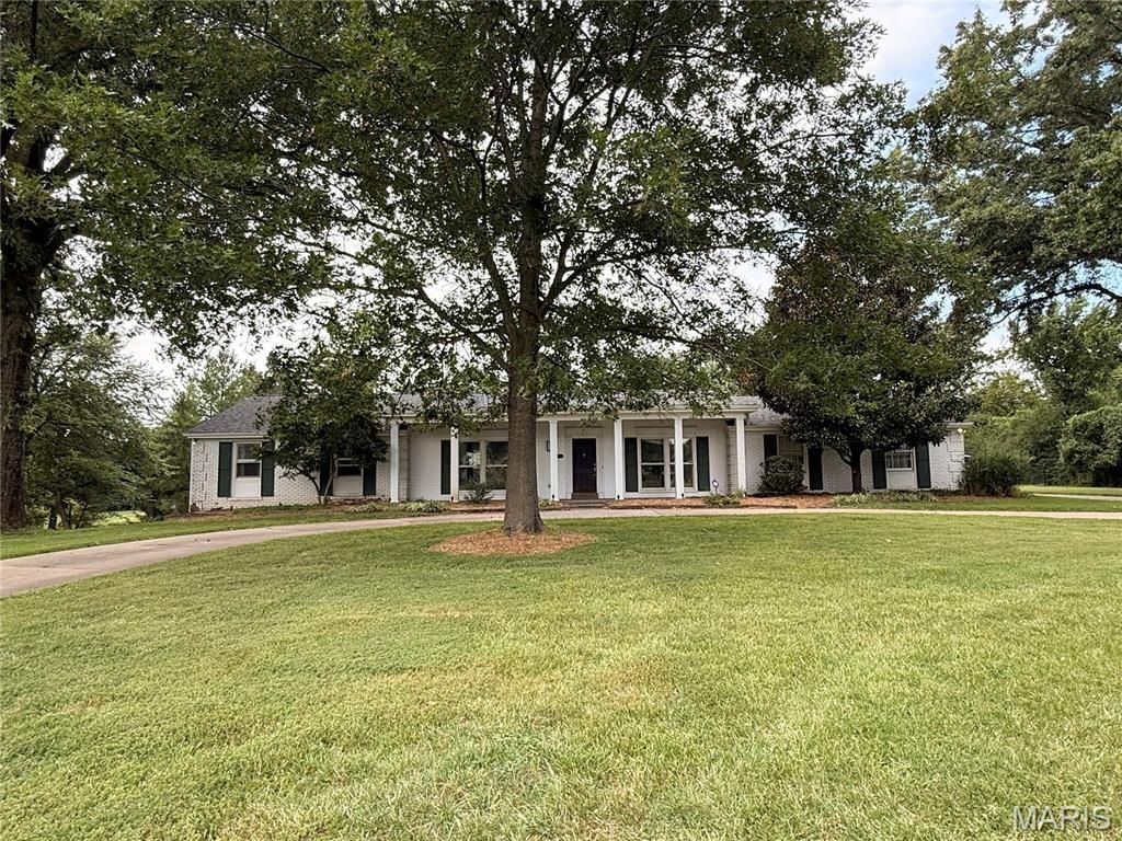 1101 Westmoor Place, Town and Country, MO 63131 Main Photo