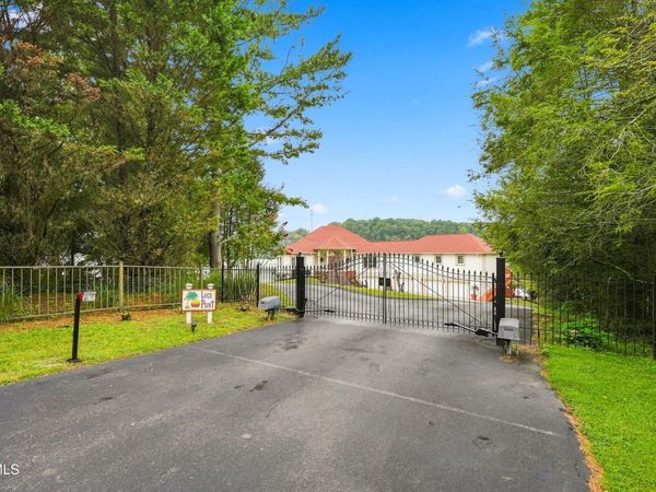 426 Lake Point Court, Piney Flats, TN 37686