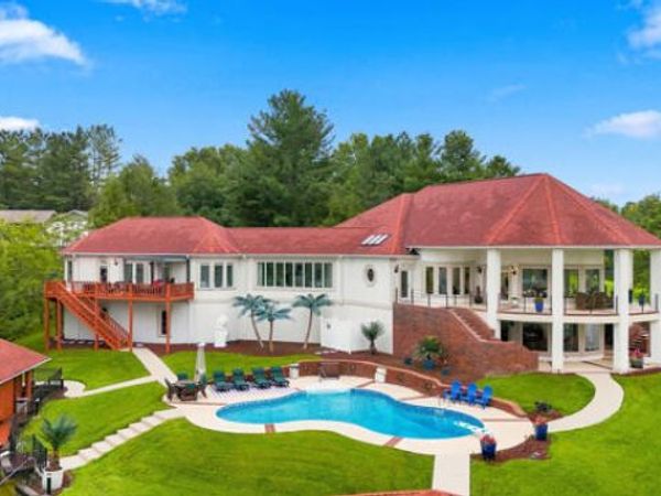 426 Lake Point Court, Piney Flats, TN 37686