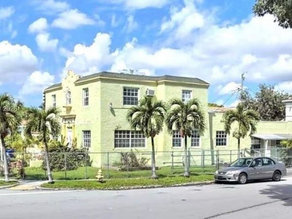 1801 SW 10th St , Miami, FL 33135