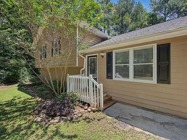 558 NE Peeples Valley Road , Cartersville, GA 30121