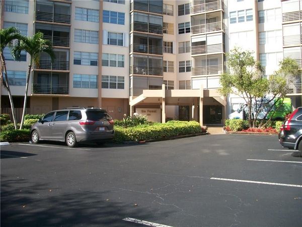 900 SAINT CHARLES Place, Unit 311, Pembroke Pines, FL 33026