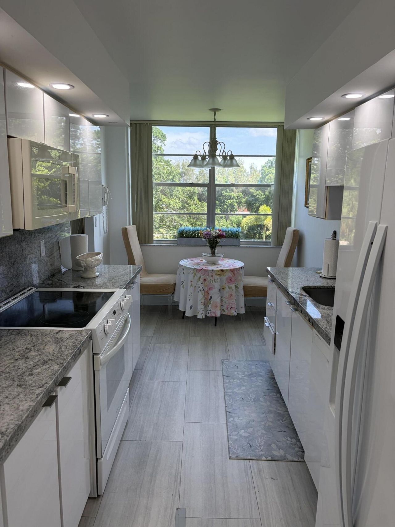 900 Saint Charles Place, Unit 311, Pembroke Pines, FL 33026 Photo