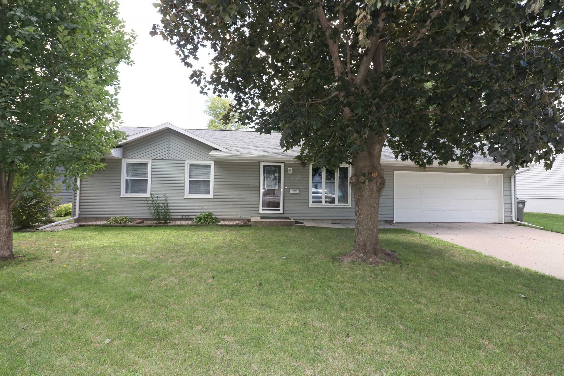 304 9th Street Sw, Spencer, IA 51301 Main Photo