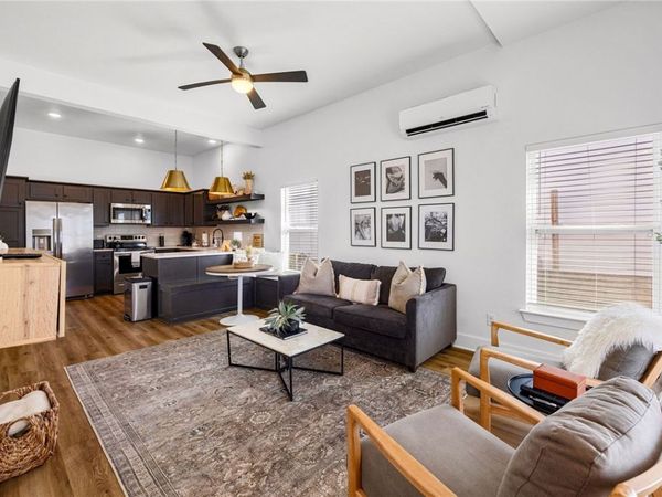 521 W Chestnut Street , Rogers, AR 72756