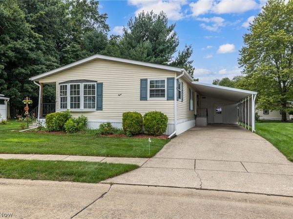8 Jessica Lane , Olmsted Twp, OH 44138