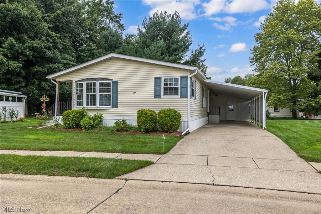 8 Jessica Lane, Olmsted Township, OH 44138 Main Photo