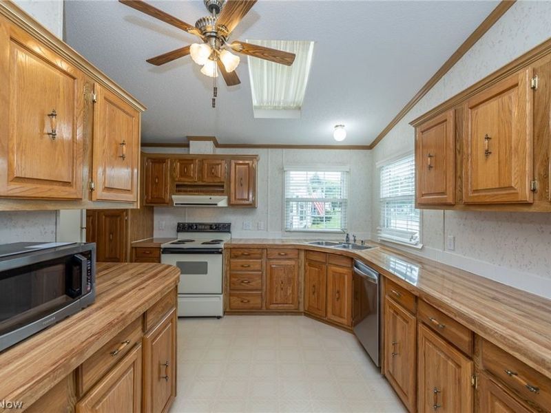 8 Jessica Lane, Olmsted Township, OH 44138 Photo 14