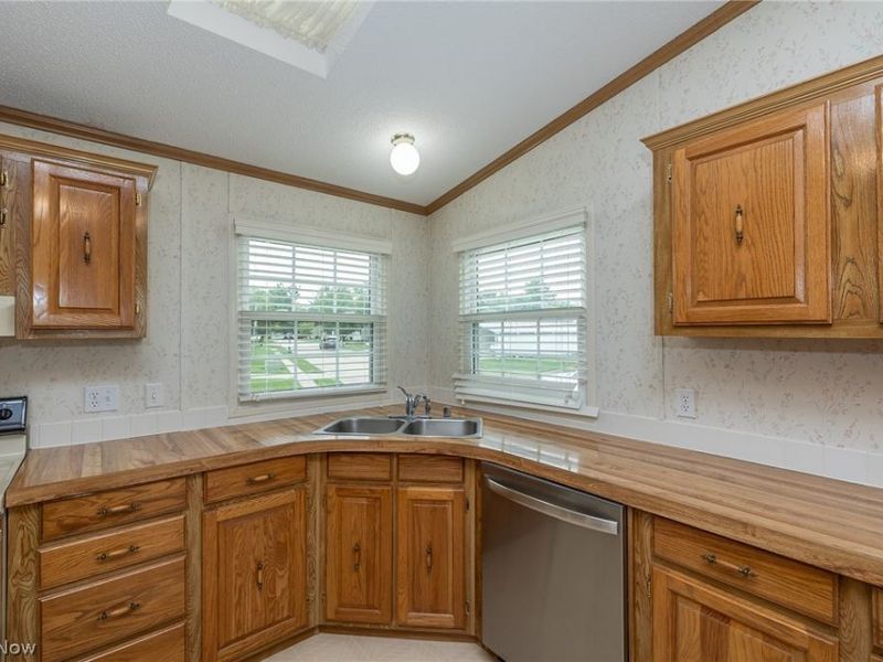 8 Jessica Lane, Olmsted Township, OH 44138 Photo 15