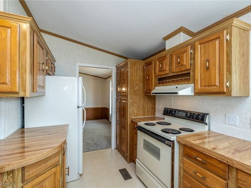 8 Jessica Lane, Olmsted Township, OH 44138 Photo 16