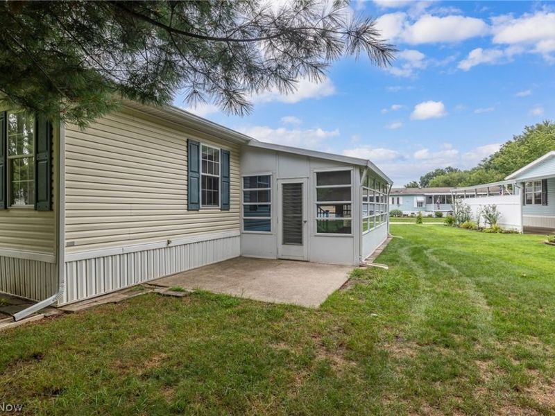 8 Jessica Lane, Olmsted Township, OH 44138 Photo 4