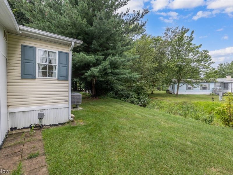 8 Jessica Lane, Olmsted Township, OH 44138 Photo 6