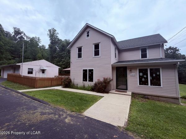 1272 Mountain Street, Rock Glen, PA 18246