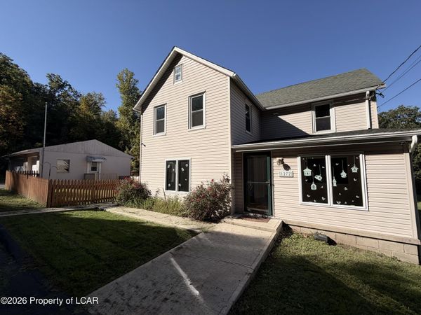 1272 Mountain Street, Rock Glen, PA 18246