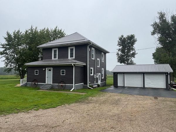 1427 Jackson Avenue, Hazleton, IA 50641
