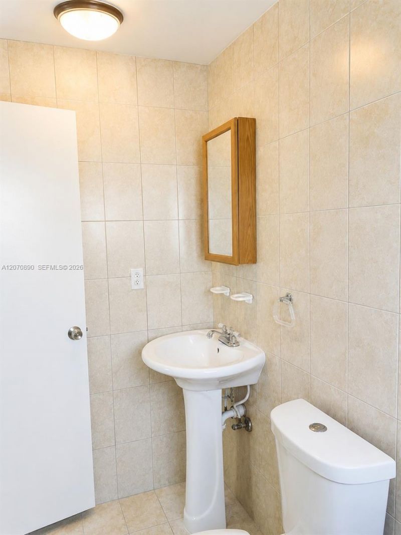 325 NE 108th St , Unit 1, Miami, FL 33161 Photo
