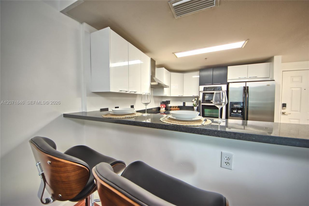 170 SE 14th St , Unit 2303, Miami, FL 33131 Photo