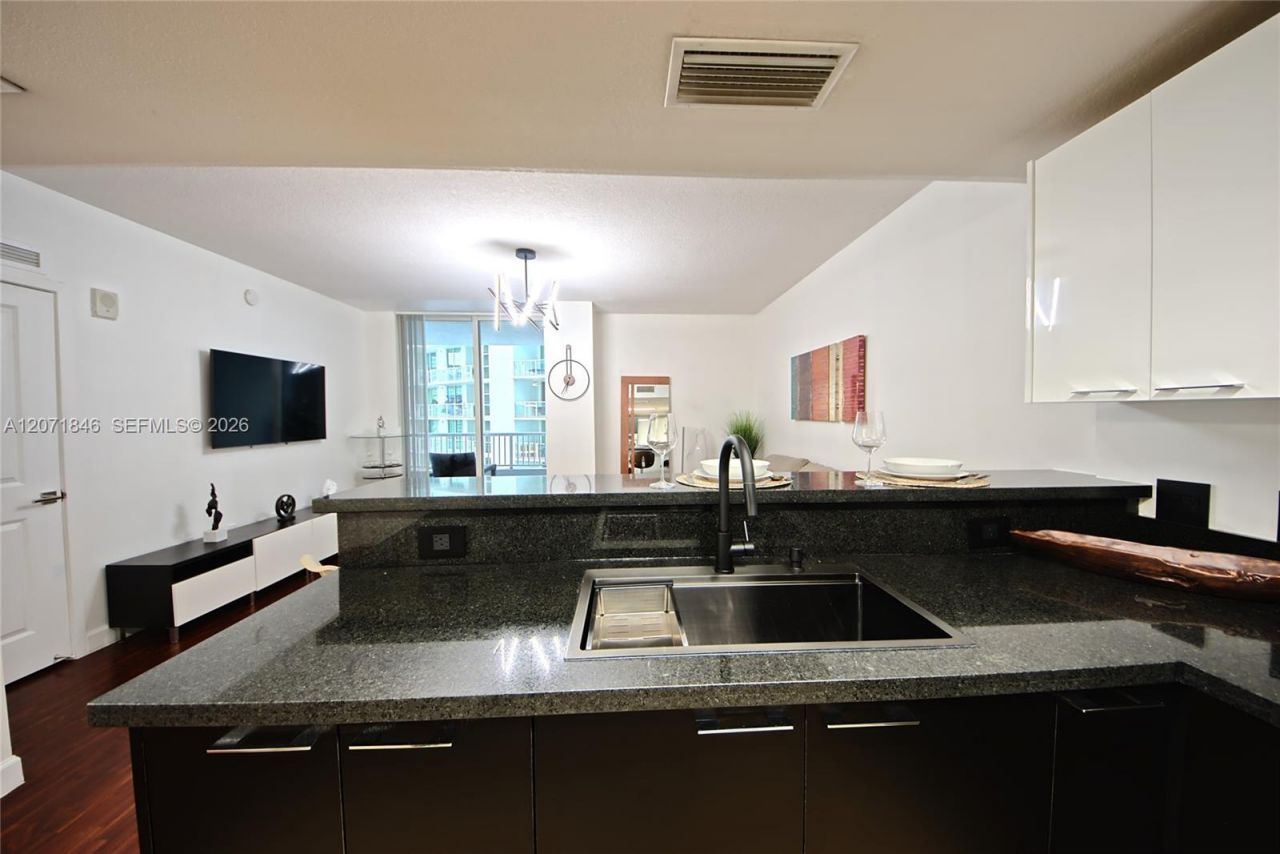 170 SE 14th St , Unit 2303, Miami, FL 33131 Photo