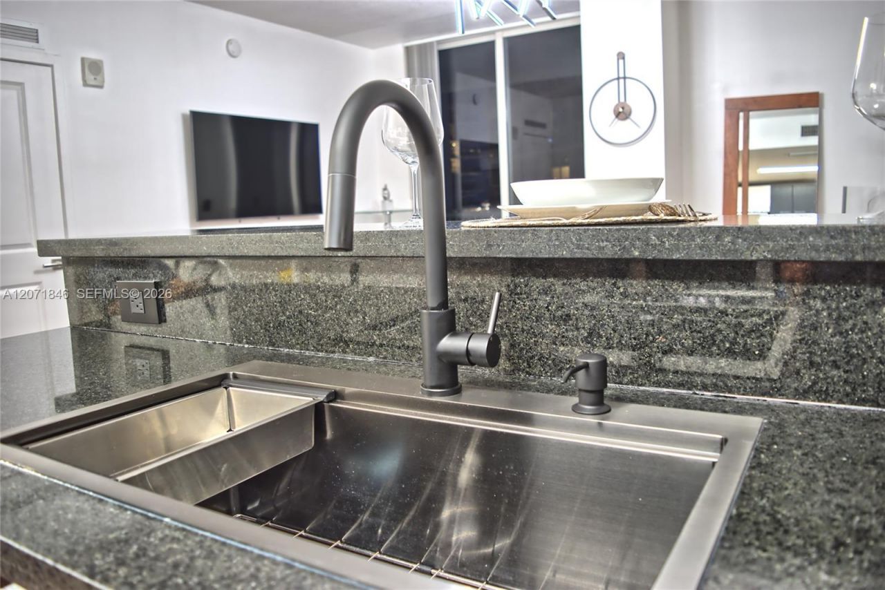 170 SE 14th St , Unit 2303, Miami, FL 33131 Photo