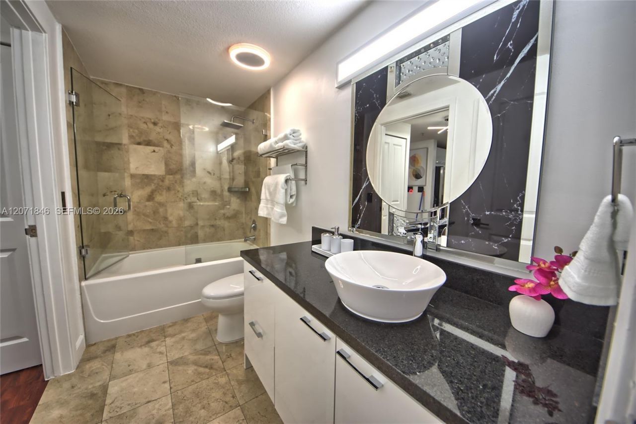 170 SE 14th St , Unit 2303, Miami, FL 33131 Photo