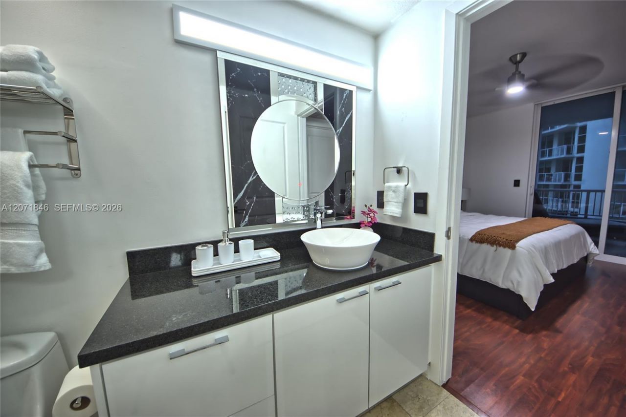 170 SE 14th St , Unit 2303, Miami, FL 33131 Photo