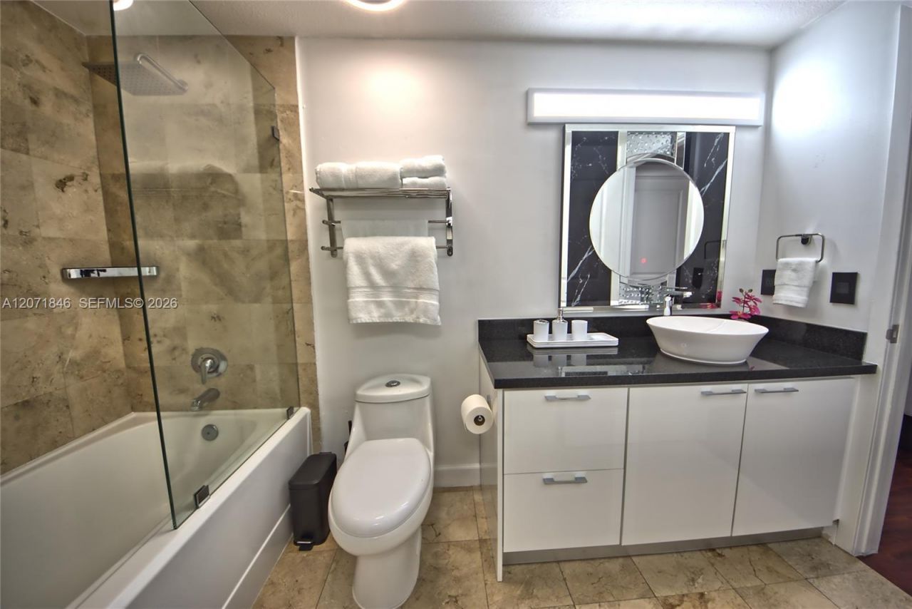 170 SE 14th St , Unit 2303, Miami, FL 33131 Photo