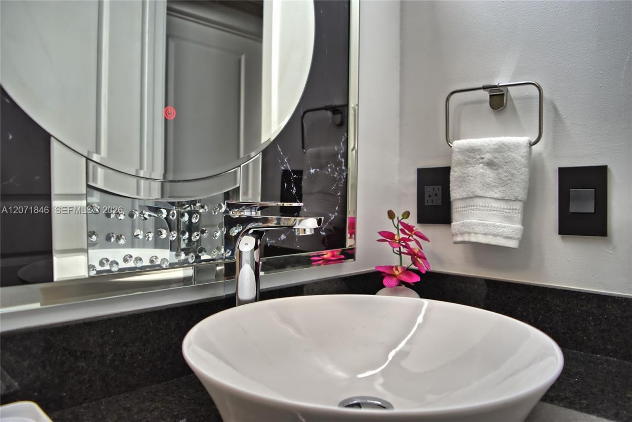 170 SE 14th St , Unit 2303, Miami, FL 33131 Photo