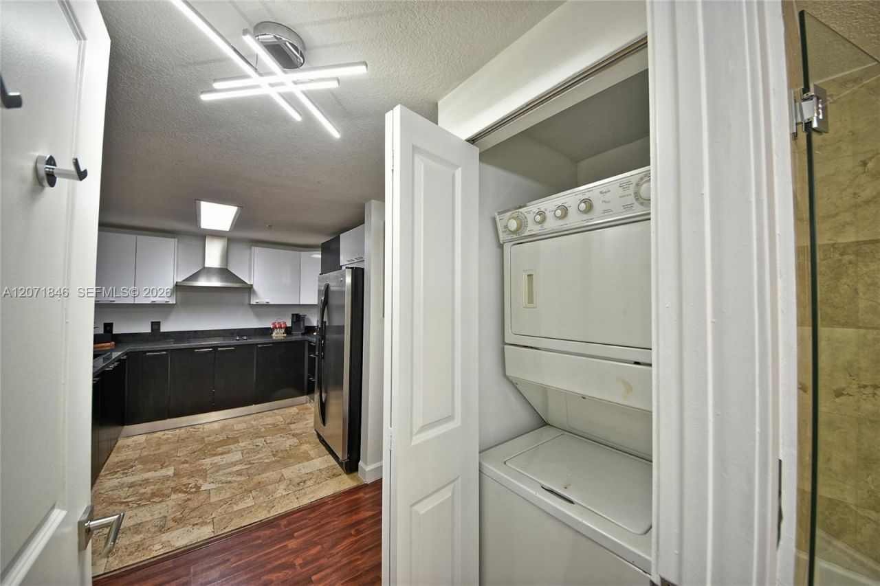 170 SE 14th St , Unit 2303, Miami, FL 33131 Photo