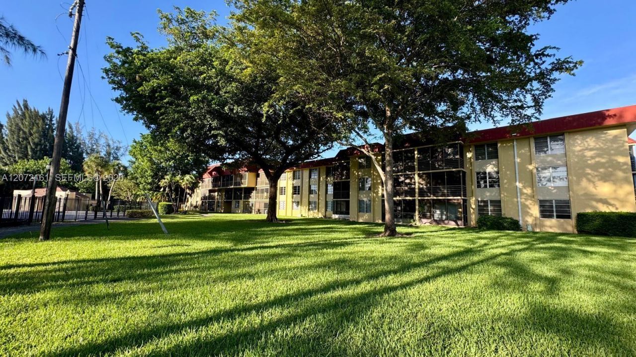 3390 Foxcroft Rd , Unit C305, Miramar, FL 33025 Photo