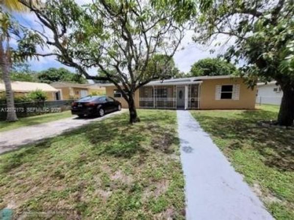 1245 NW 126th St , North Miami, FL 33167