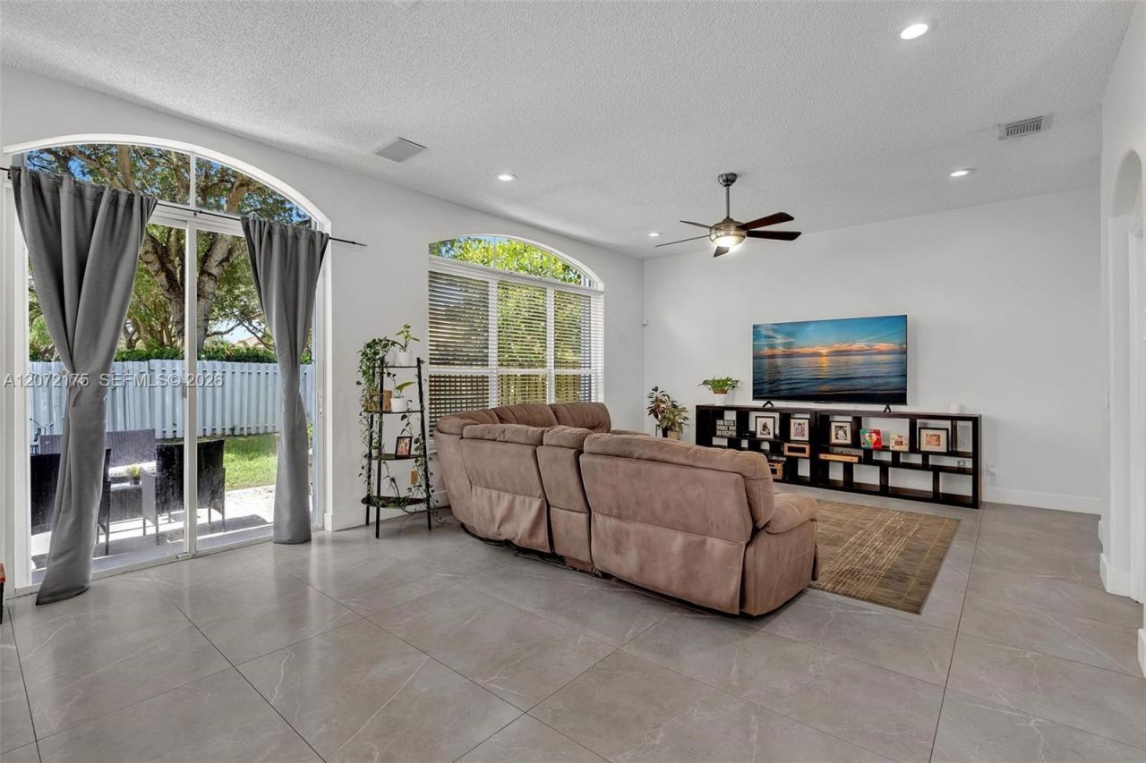 7654 NW 21st Dr , Pembroke Pines, FL 33024 Photo