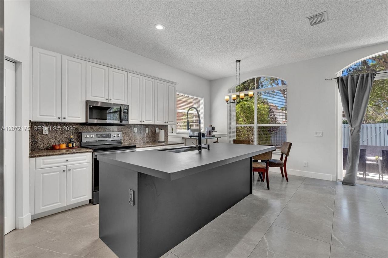 7654 NW 21st Dr , Pembroke Pines, FL 33024 Photo