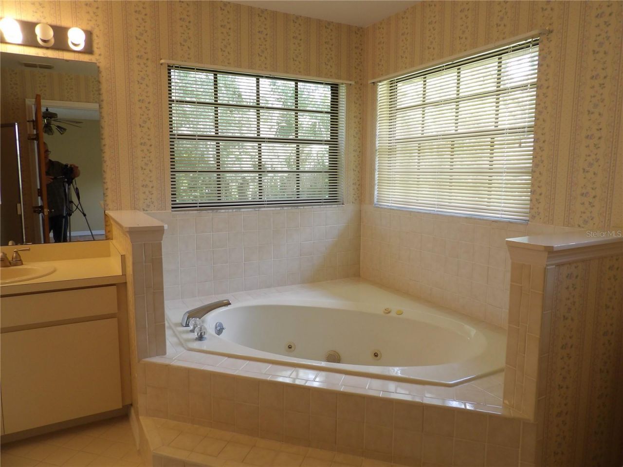 6282 Forestwood Drive E, Lakeland, FL 33811 Photo