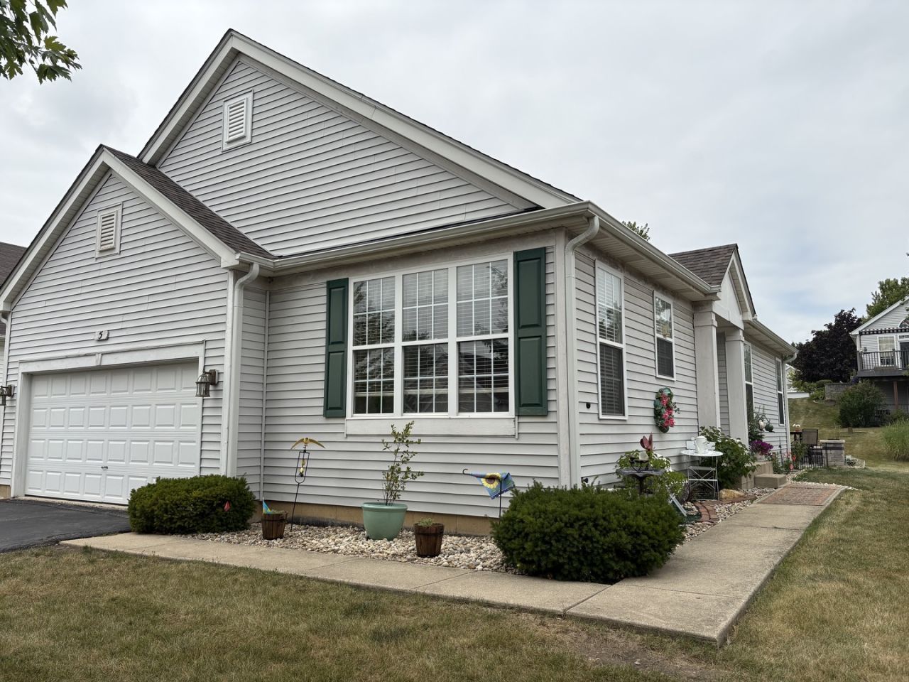 5 E Hague Drive, Antioch, IL 60002 Main Photo