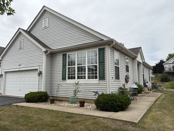 5 E HAGUE Drive, Antioch, IL 60002