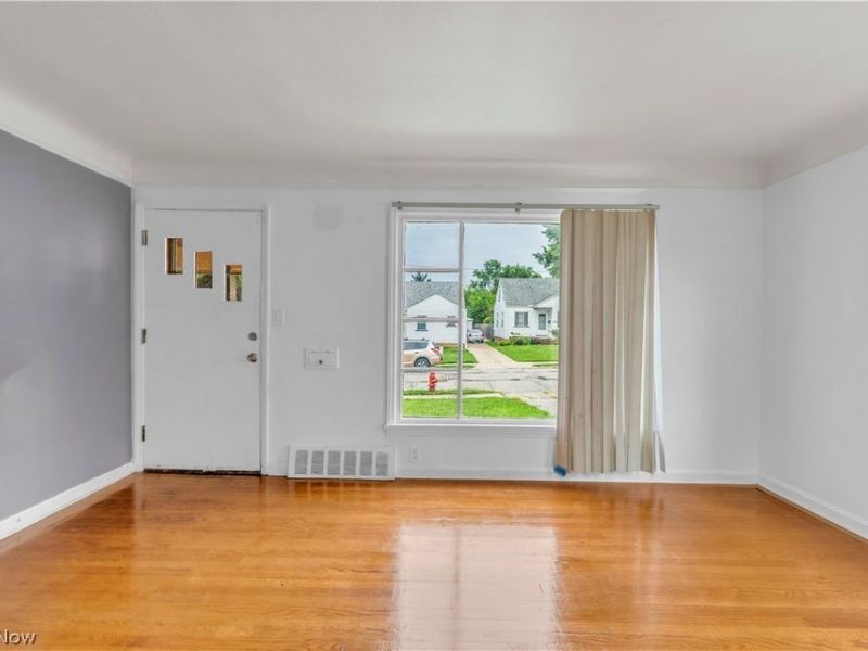 15901 Edgewood Avenue, Cleveland, OH 44137 Photo 2