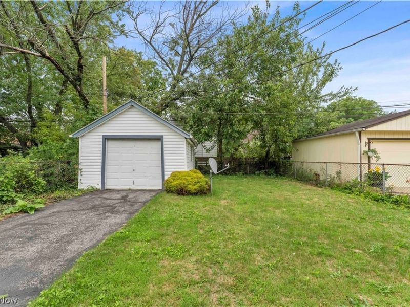 15901 Edgewood Avenue, Cleveland, OH 44137 Photo 25