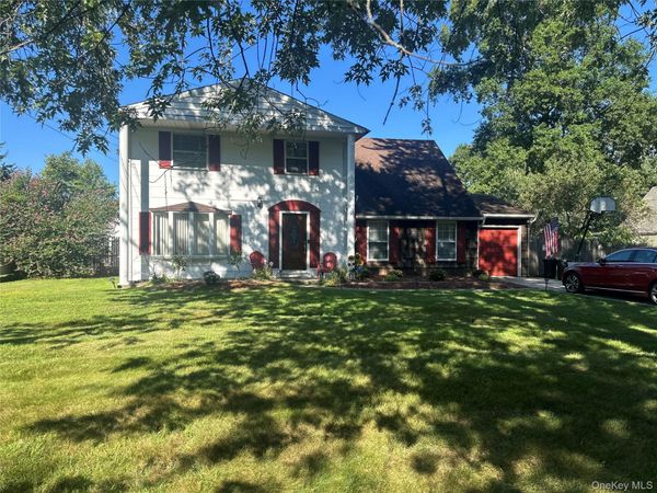 82 Chestnut Street , Mount Sinai, NY 11766