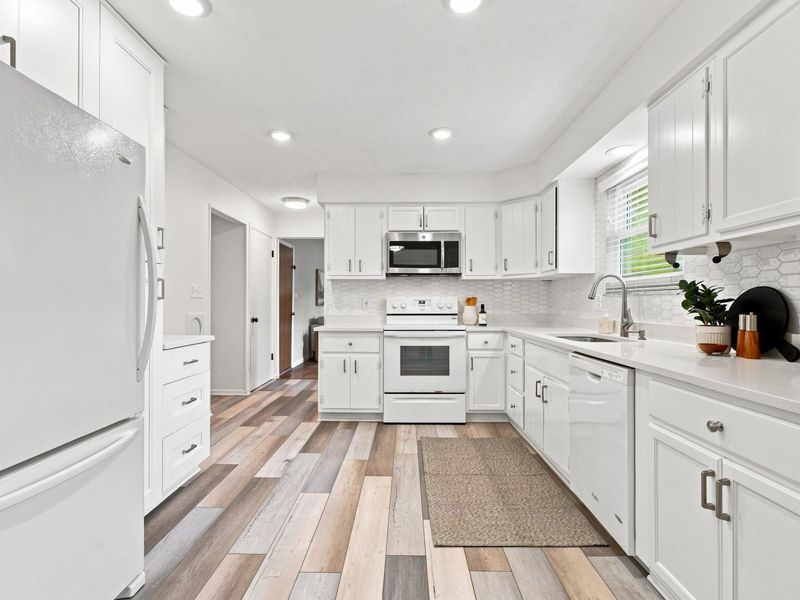 1420 Noe Bixby Road , Columbus, OH 43232 Photo 16