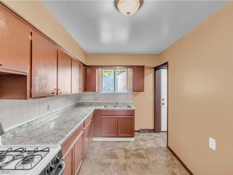 1143 Santee Avenue, Unit 2/1143, Akron, OH 44306 Photo 4