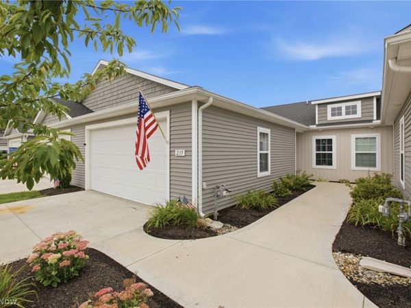 235 Silver Spring Circle , Elyria, OH 44035