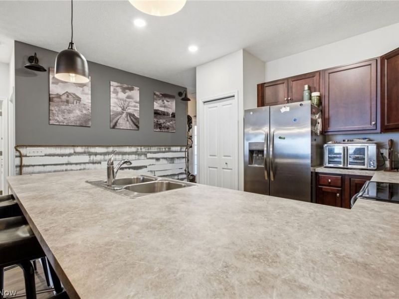 235 Silver Spring Circle, Elyria, OH 44035 Photo 2